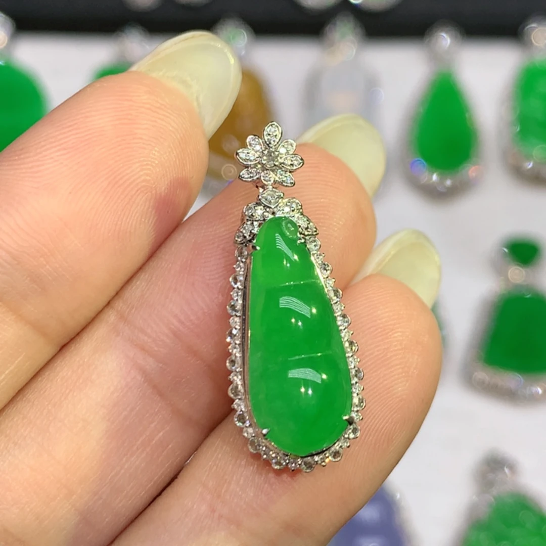 翡翠18K金镶嵌颈饰