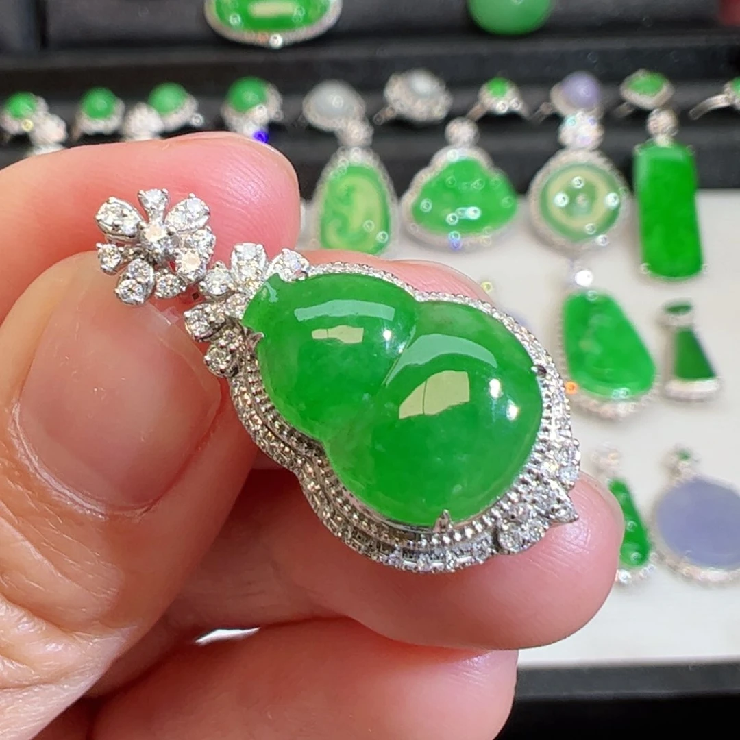 翡翠吊坠(不含链)18K金镶嵌