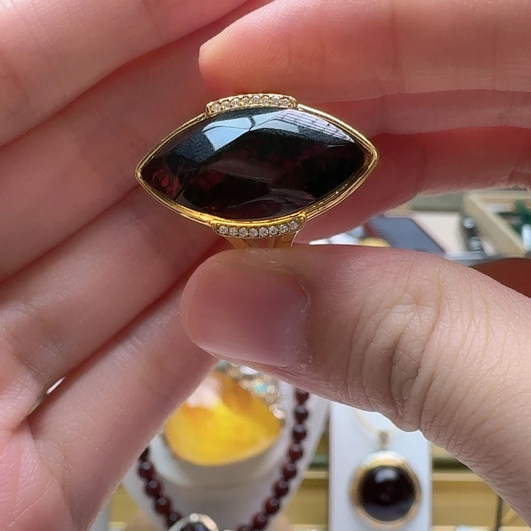 琥珀颈饰未镶嵌戒指
