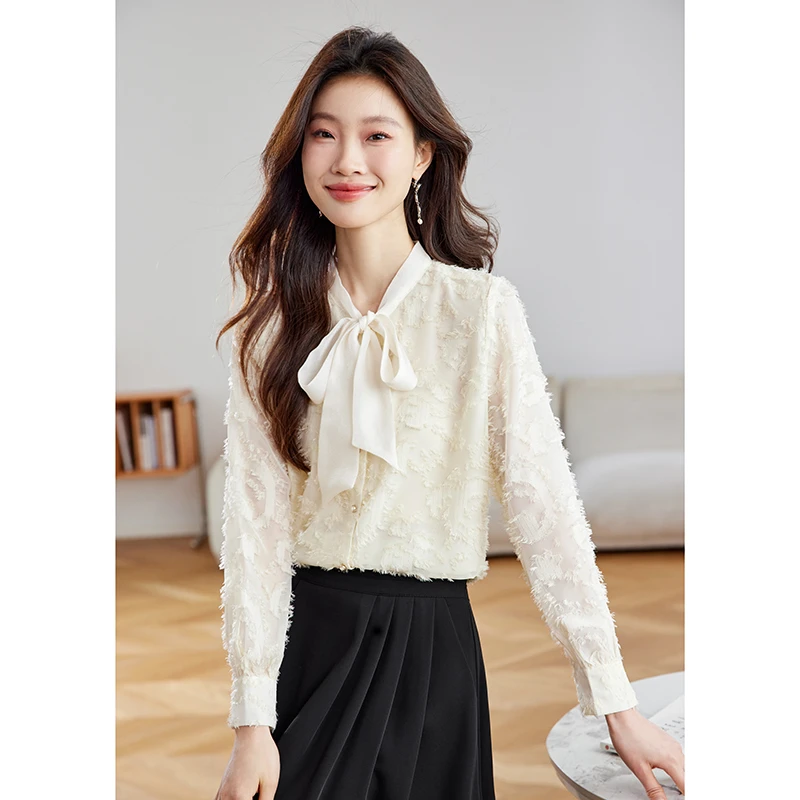 法式绒感长袖衬衫女2025春季新款温柔风飘带领衬衣羽毛肌理感上衣