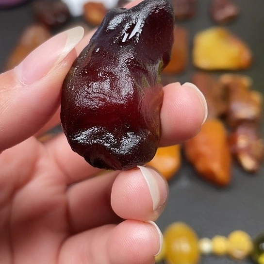 定制蜜蜡订制花蜡原石留皮巧雕蝴蝶飞花