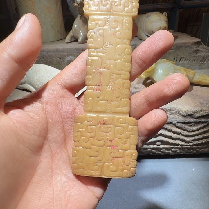 依***古和田玉（糖玉）未镶嵌颈饰