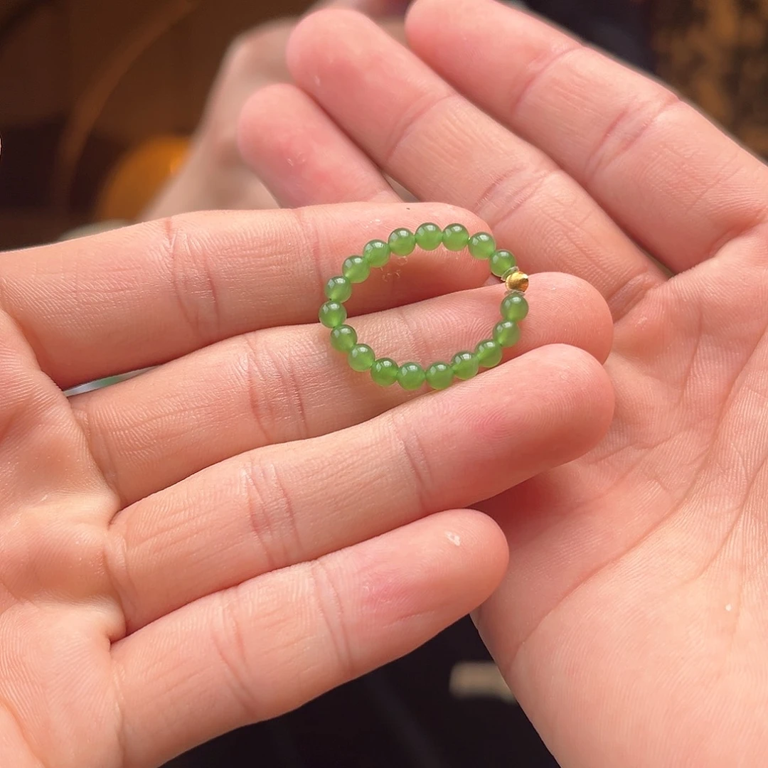 和田玉戒指18K金镶嵌碧玉无矿点戒珠