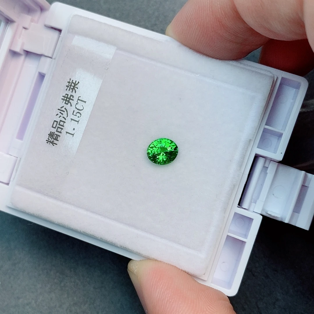 未镶嵌珠宝半成品石榴石（沙弗莱）1.15ct