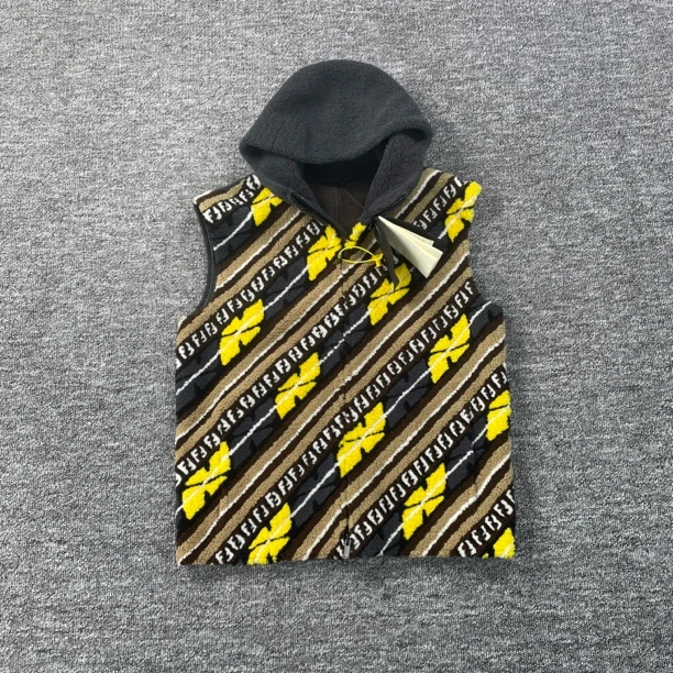 5275/Fendi 灰色拼色logo印花连帽马甲外套/48码/全新带吊