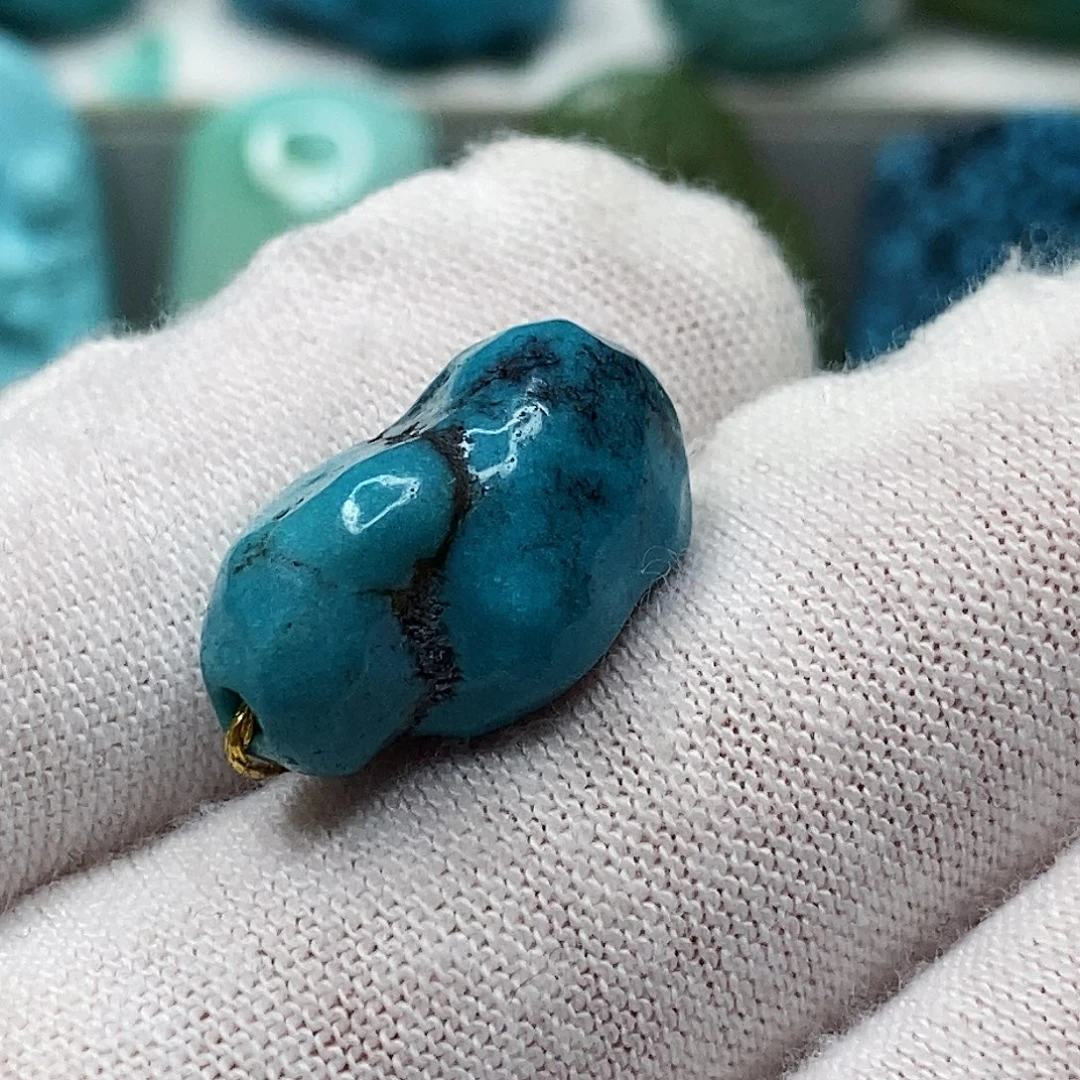 绿松石未镶嵌天然原矿 带武汉地大证书