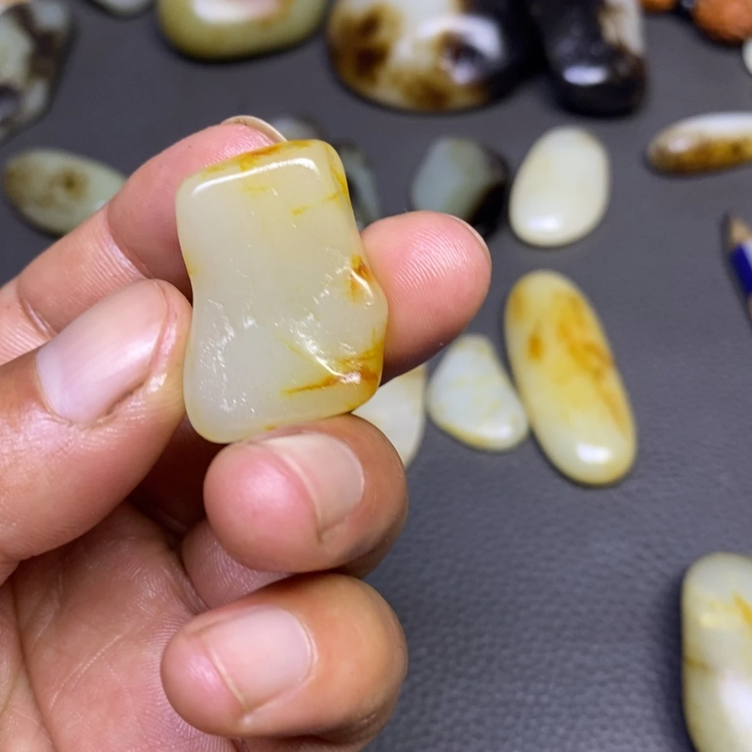 和田玉（糖玉）未镶嵌挂件