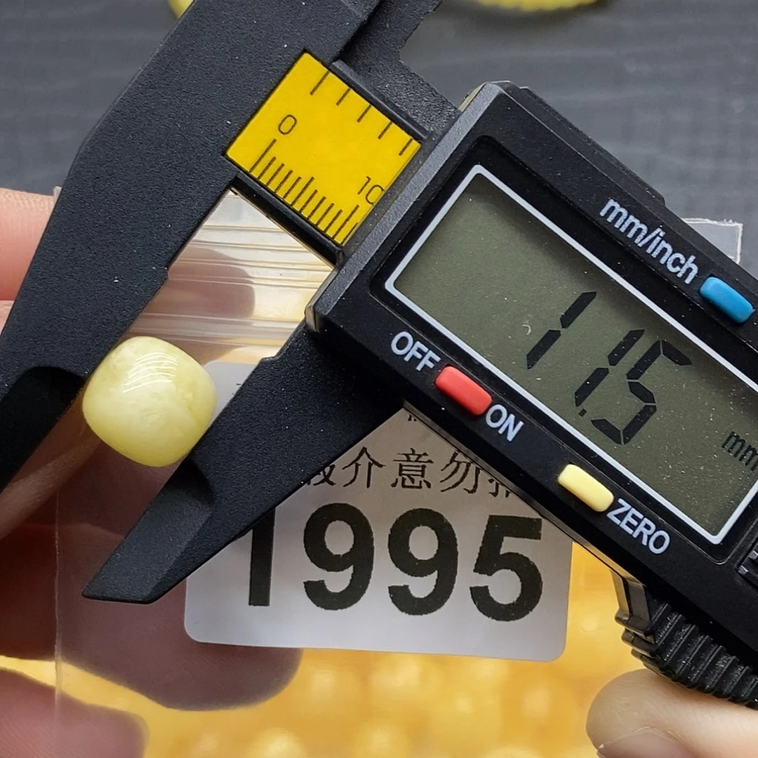 蜜蜡未镶嵌珠宝奇石1995