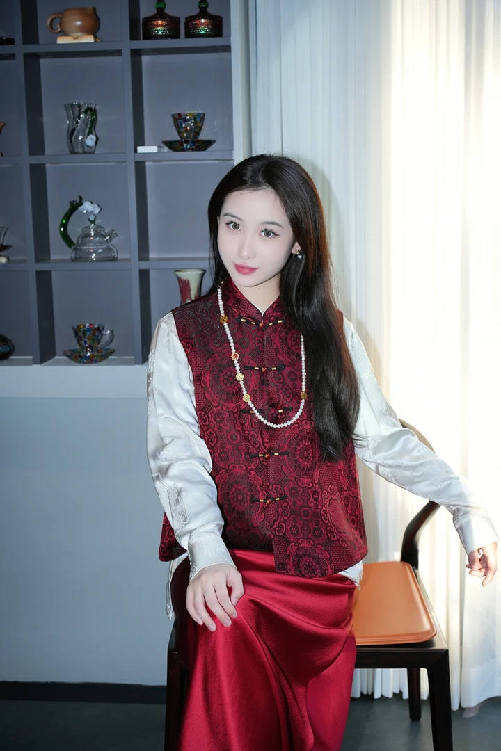 蓝大【婉儿】6644桑蚕丝马甲红色中式马夹国潮立领提花绣花喜庆