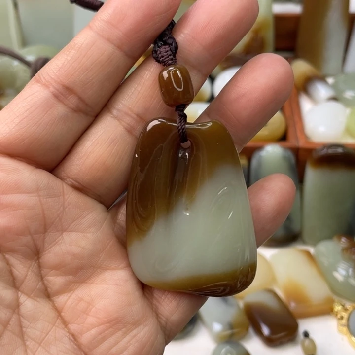 和田玉未镶嵌颈饰