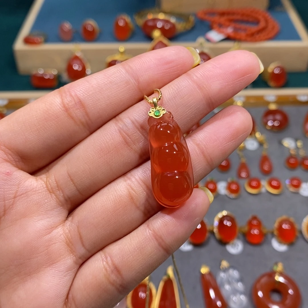 南红玛瑙18K金镶嵌颈饰