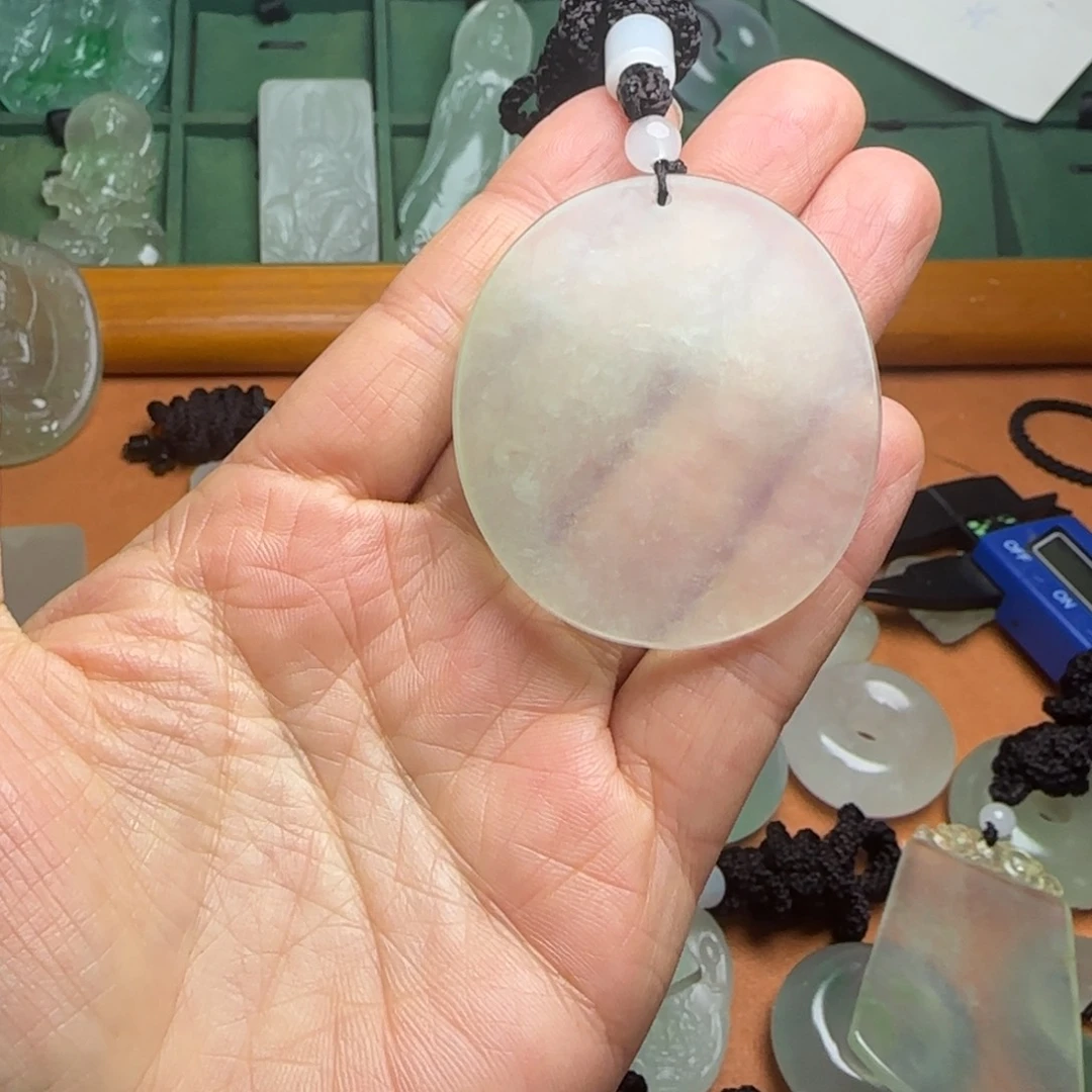 翡翠未镶嵌颈饰无事牌