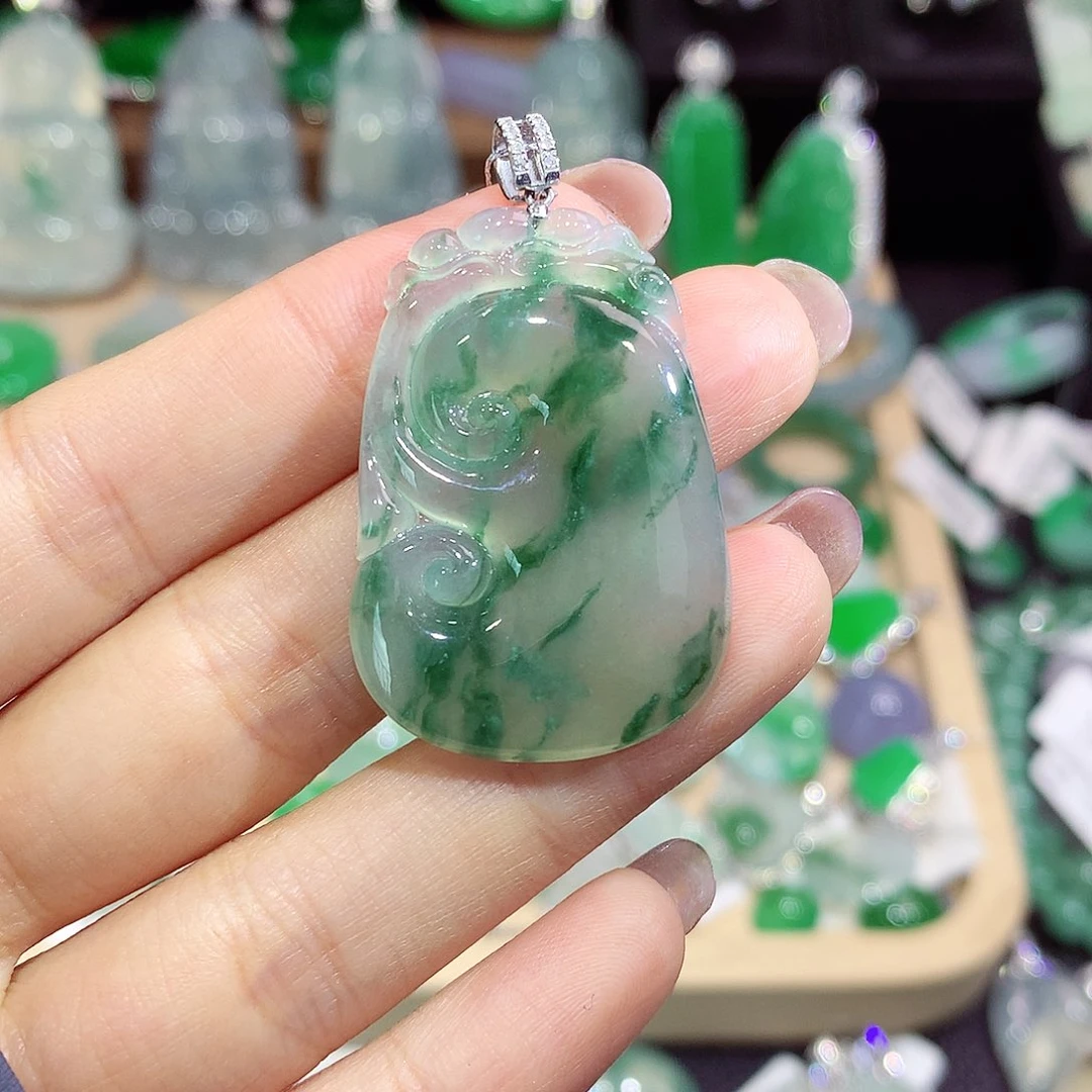 翡翠18K金镶嵌颈饰ruyi