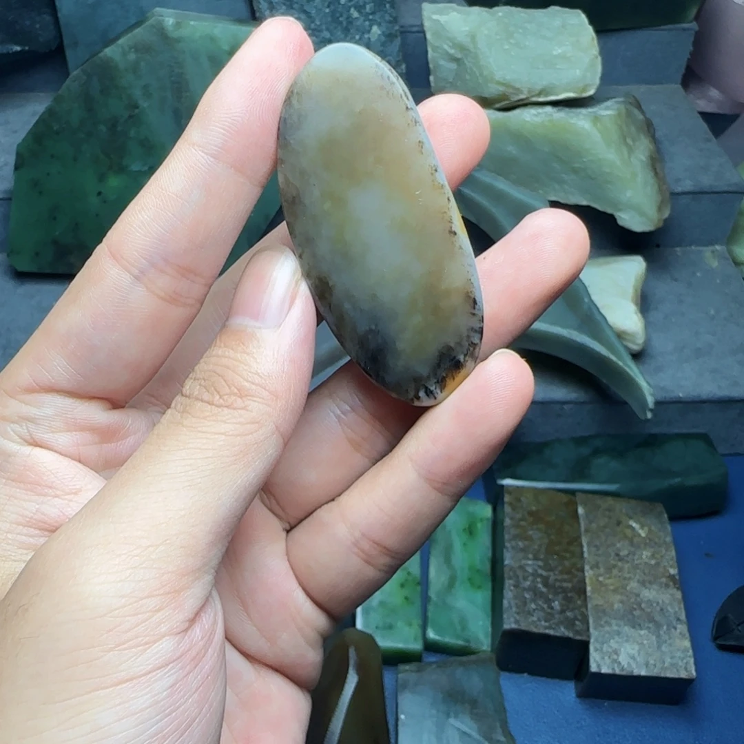 和田玉（糖玉）未镶嵌珠宝奇石