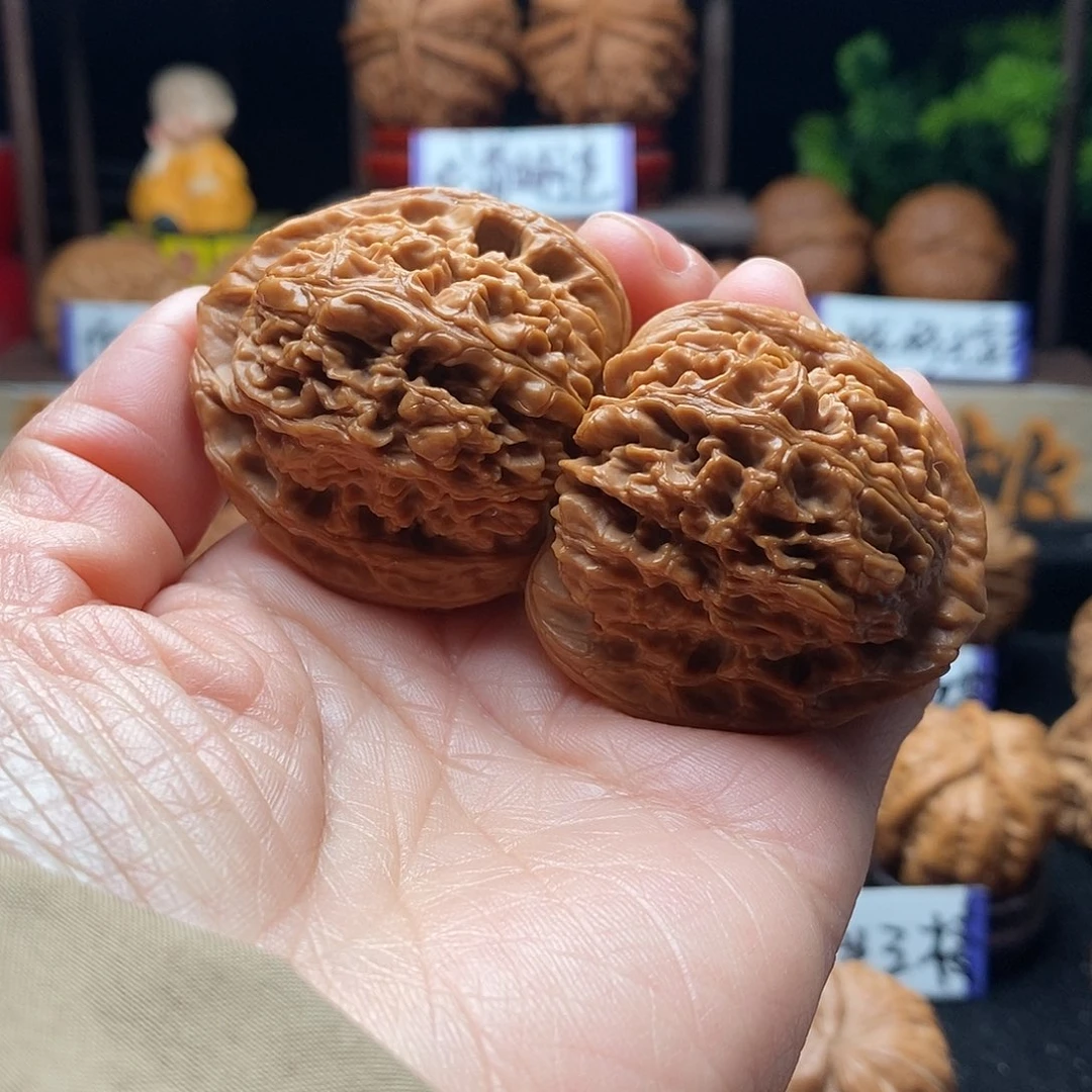 文玩核桃把件神****人南疆石