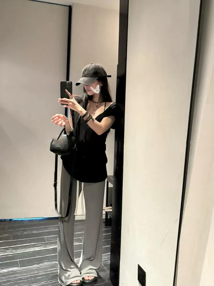 优秀的金蘑菇黑色莱塞尔大V领半袖设计T恤百搭宽松慵懒感短袖上衣