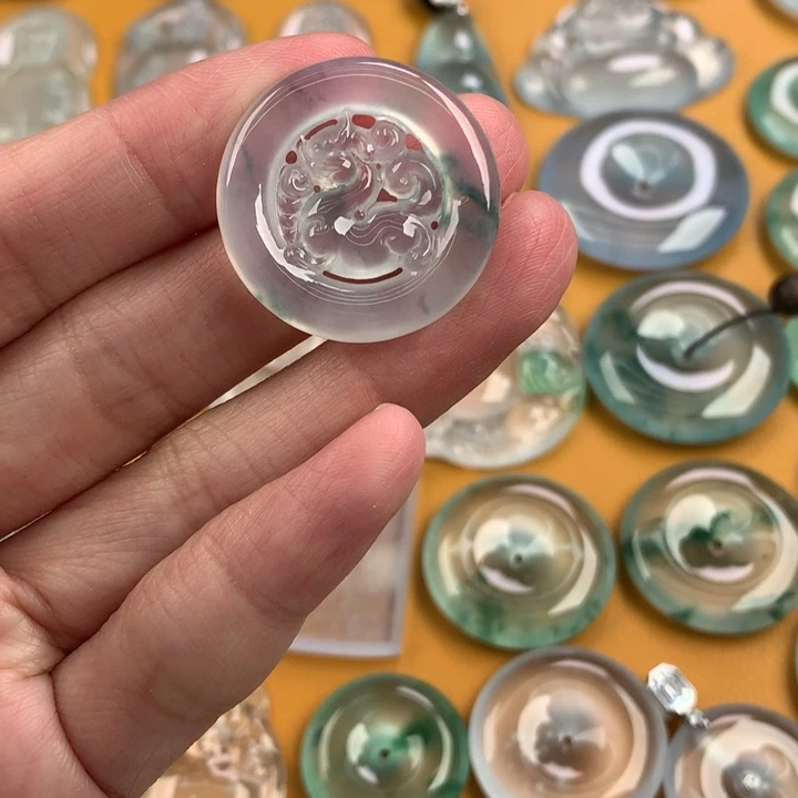 颈饰未镶嵌翡翠….