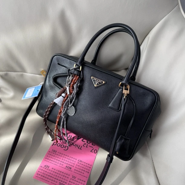 95新 Prada/普拉达 黑金盒子plume30单肩包