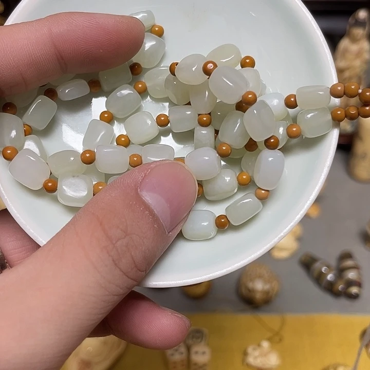 瓷片精致雕刻工艺品