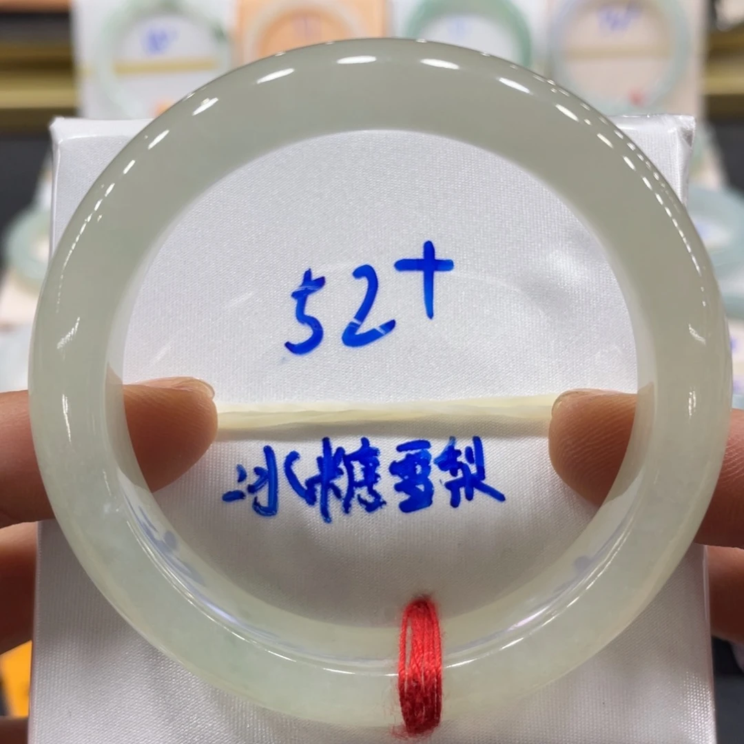 翡翠手镯未镶嵌翡翠手镯