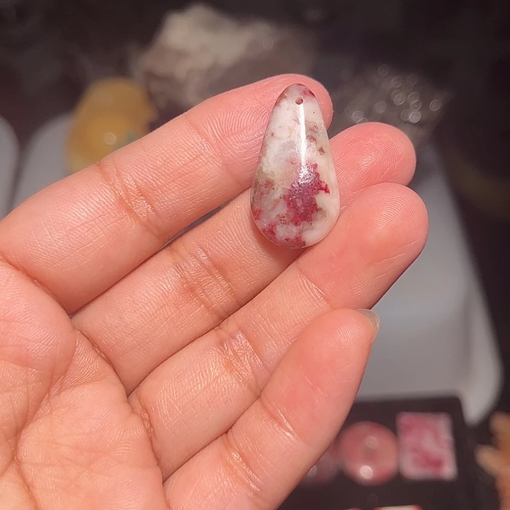 天然辰砂天然朱砂原石吊坠