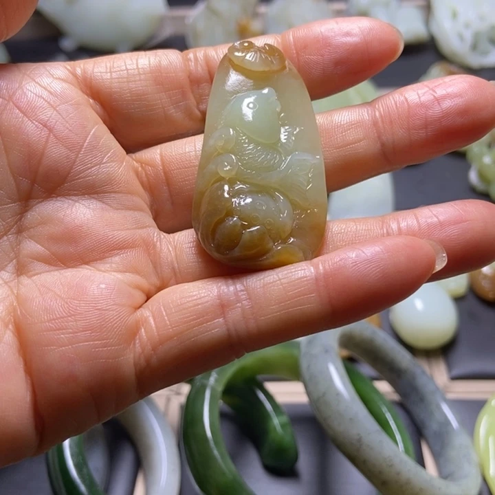 和田玉未镶嵌挂件