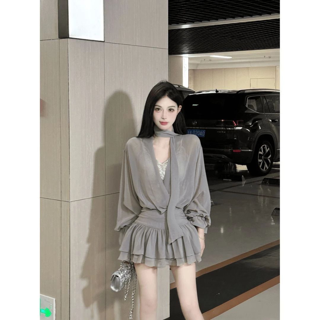 灰色飘带交叉v领长袖连衣裙女早秋气质雪纺短裙名媛御姐风a字裙子
