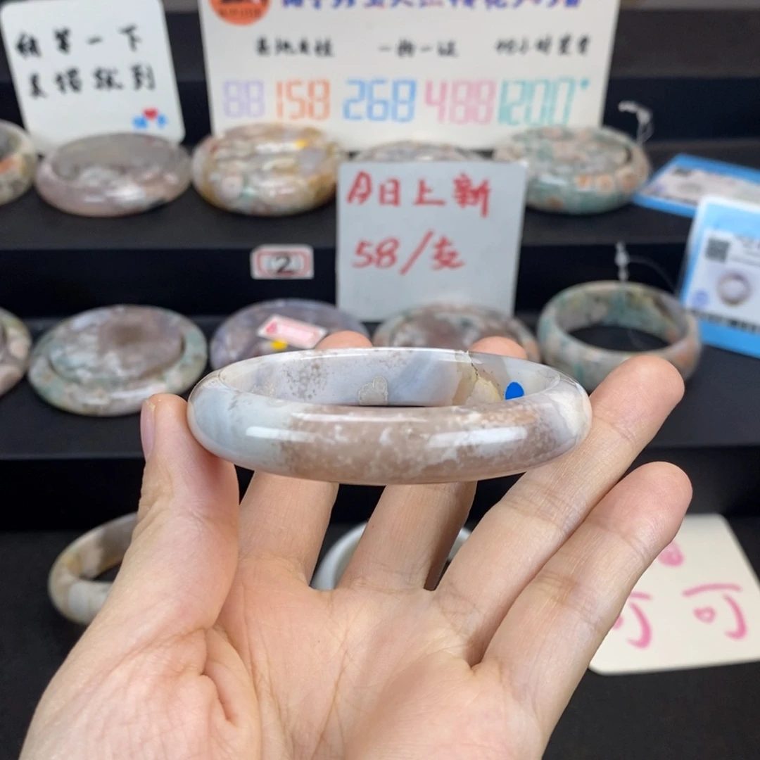 石英质玉手镯未镶嵌