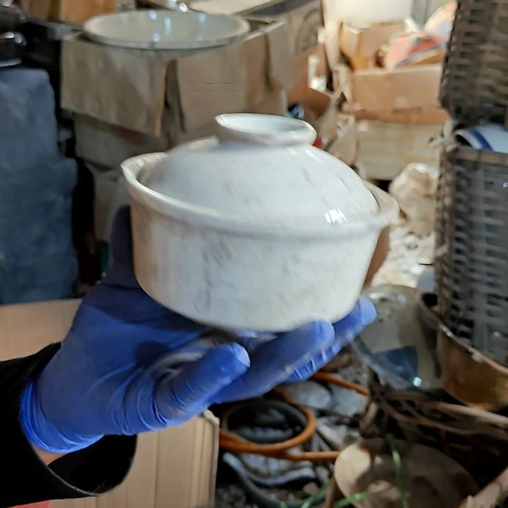 摆件盘子碗茶壶啥都有