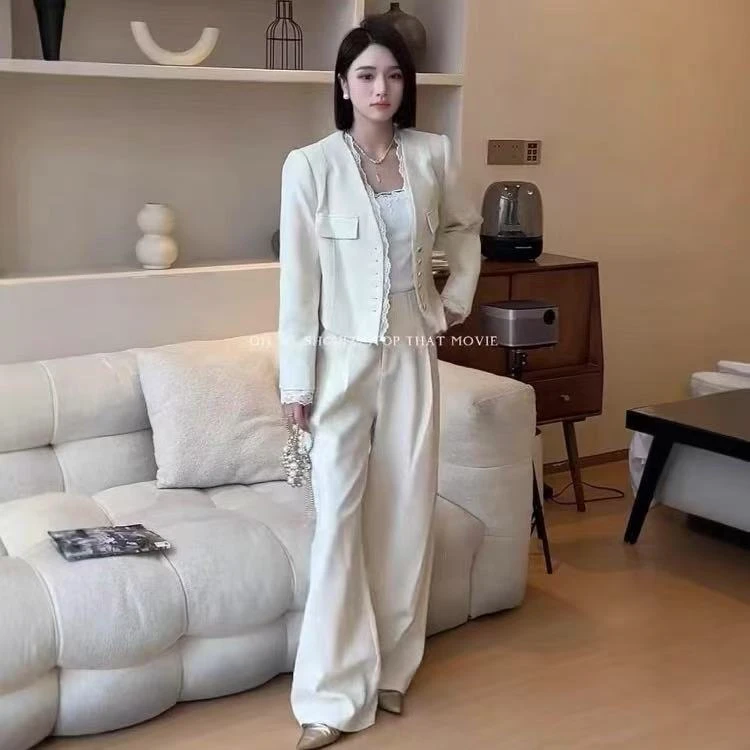 6318/165   设计感V领蕾丝拼接西装外套+阔腿裤两件套女时尚套装