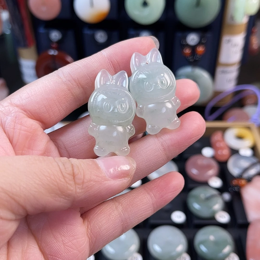 颈饰未镶嵌石英质玉