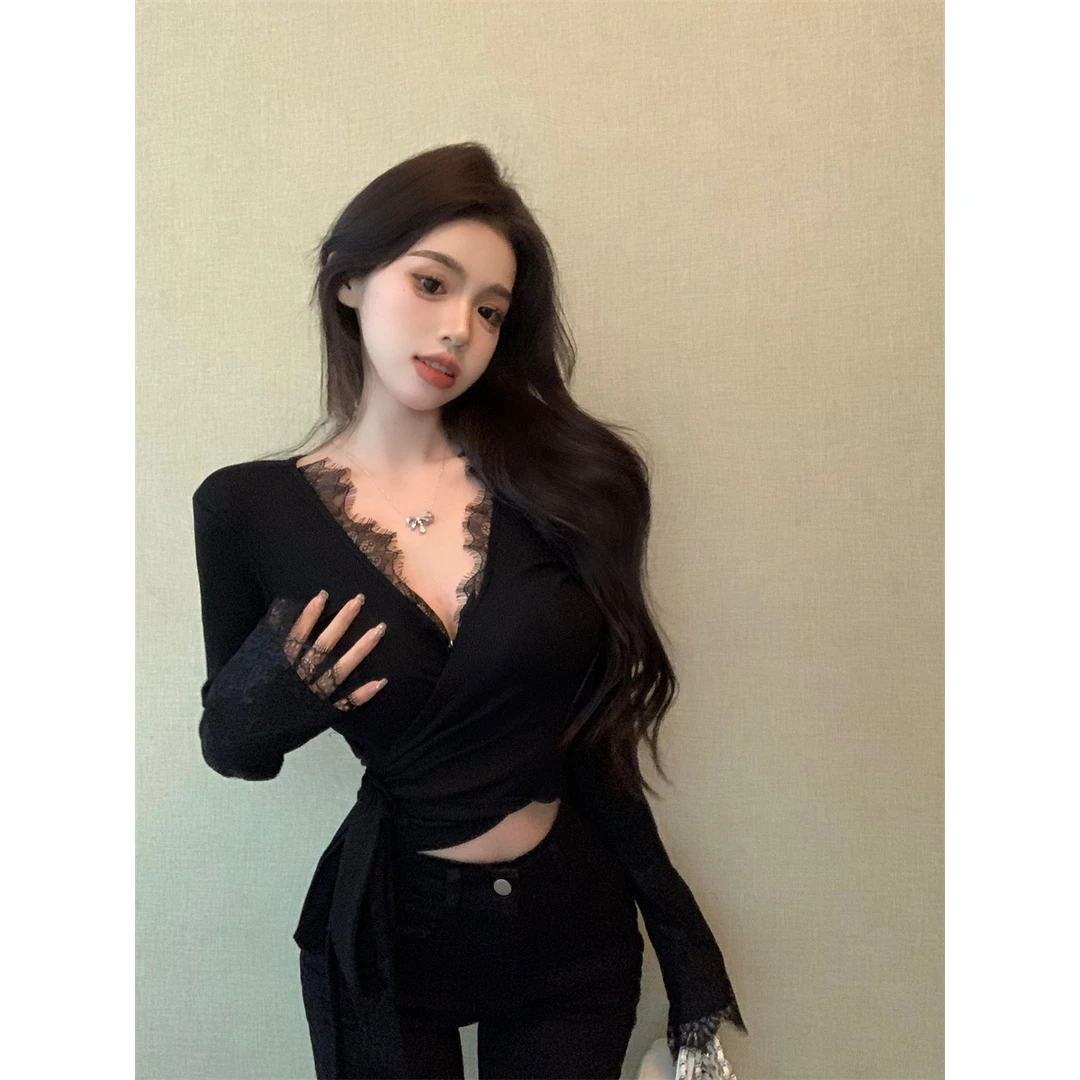 纯欲风黑色性感T恤上衣女春秋2025新款洋气设计感绑带修身打底衫