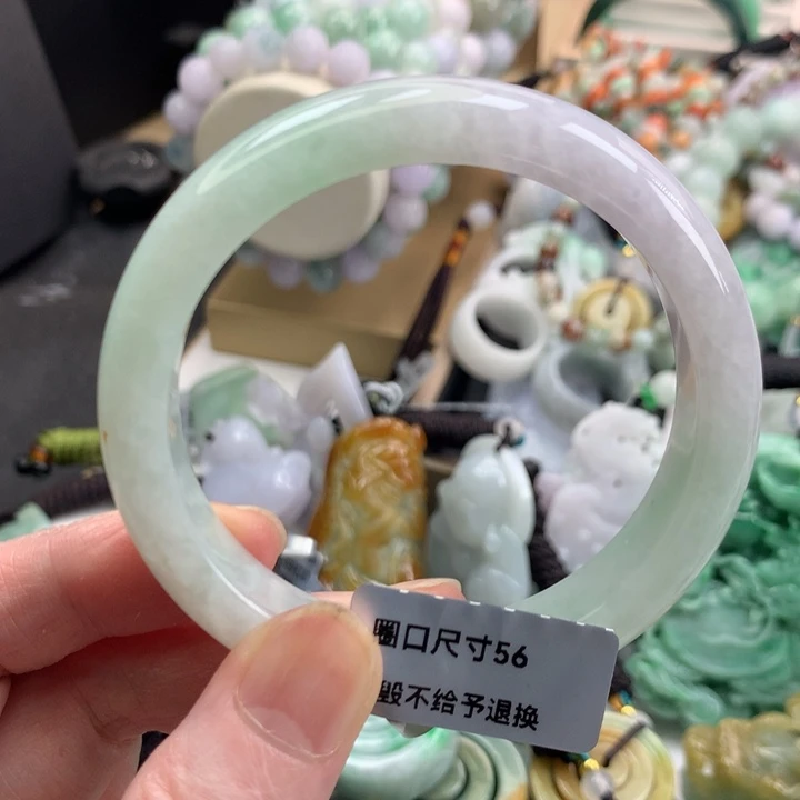 翡翠手镯未镶嵌吊坠