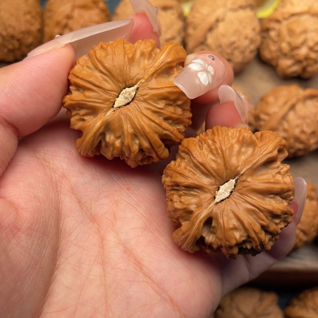 文玩核桃吊坠全品，精配粗棱闷白42