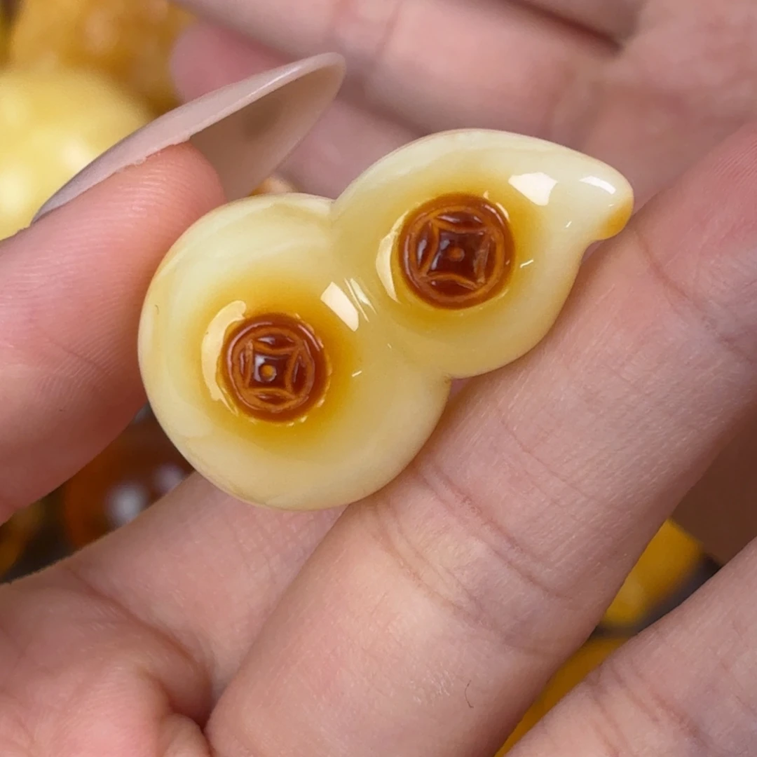 蜜蜡未镶嵌珠宝奇石