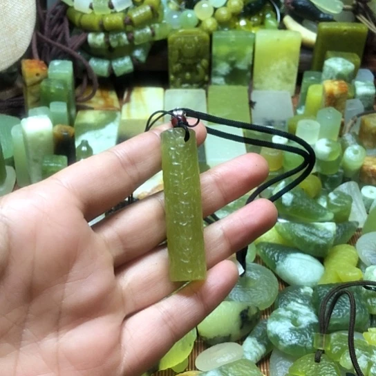 未镶嵌岫玉吊坠赵*火