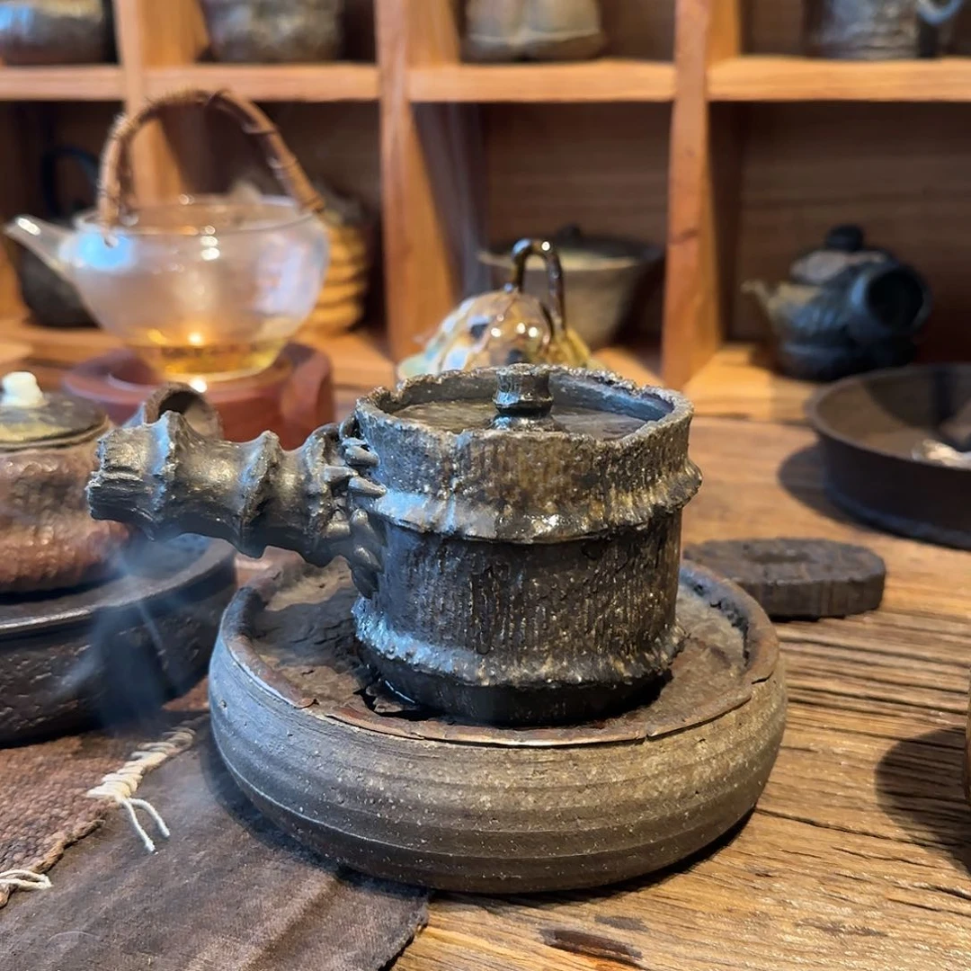 紫砂茶案?*至侧把壶