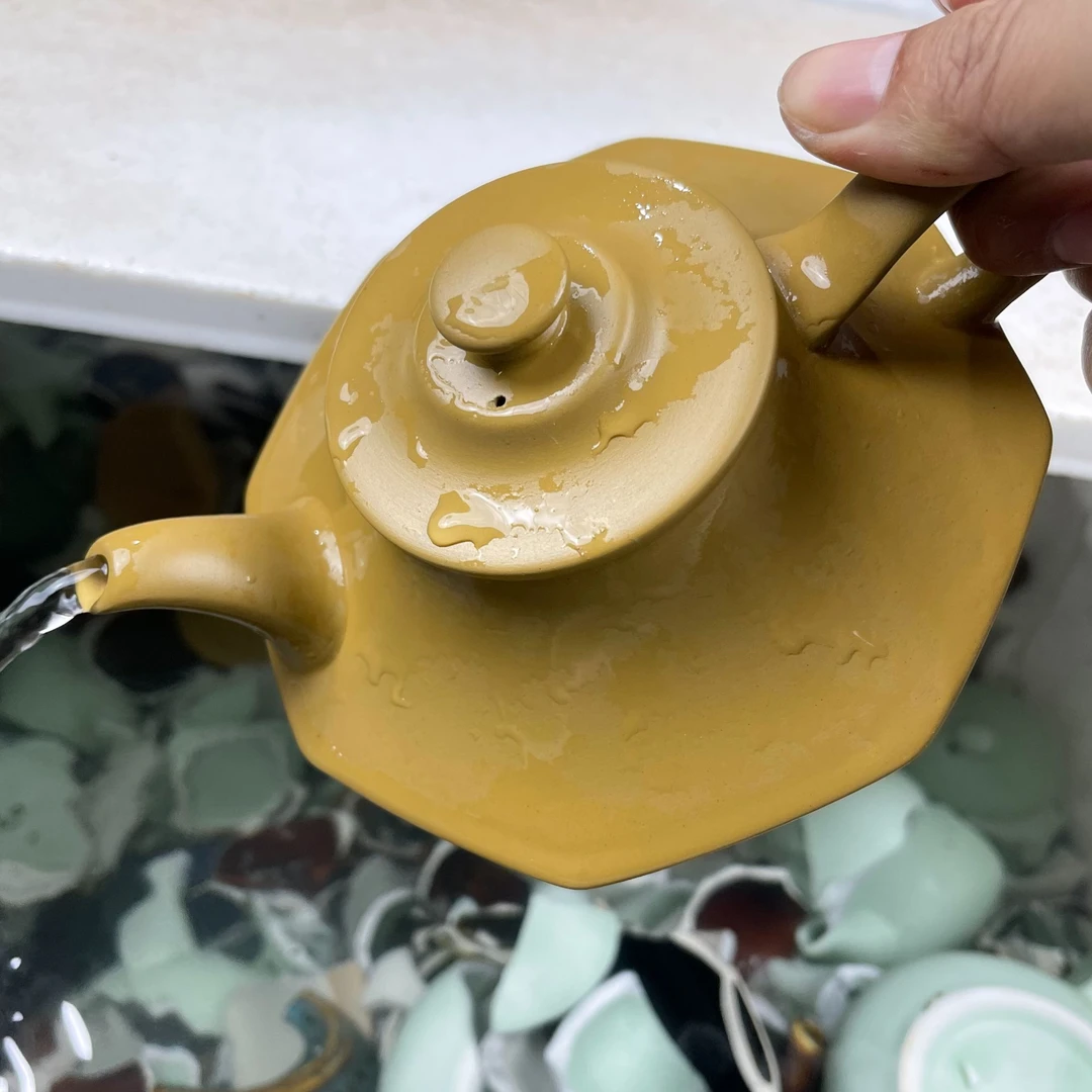 【闪购商品】八方来财黄段泥虚扁壶B