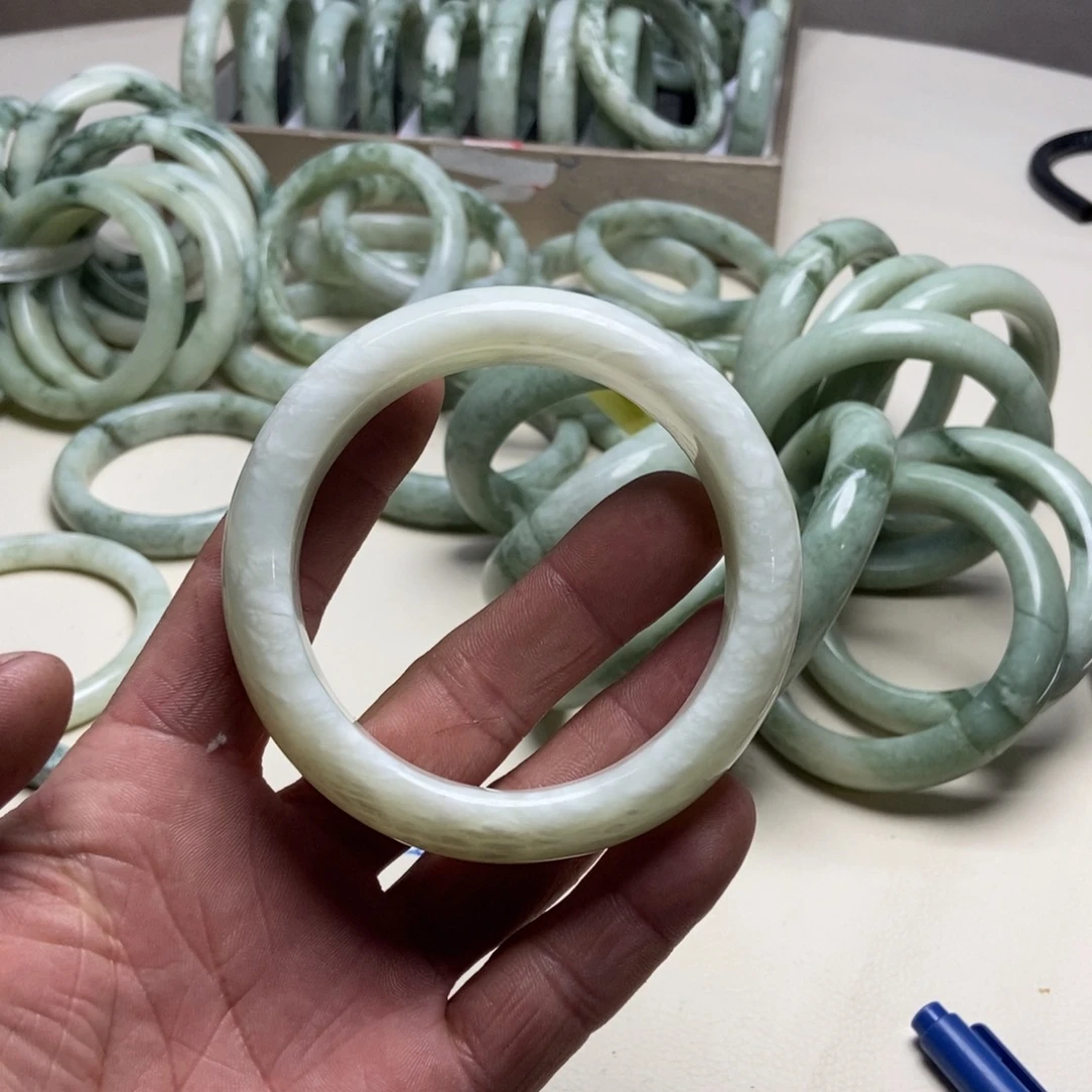 星****蛇纹石玉未镶嵌手镯