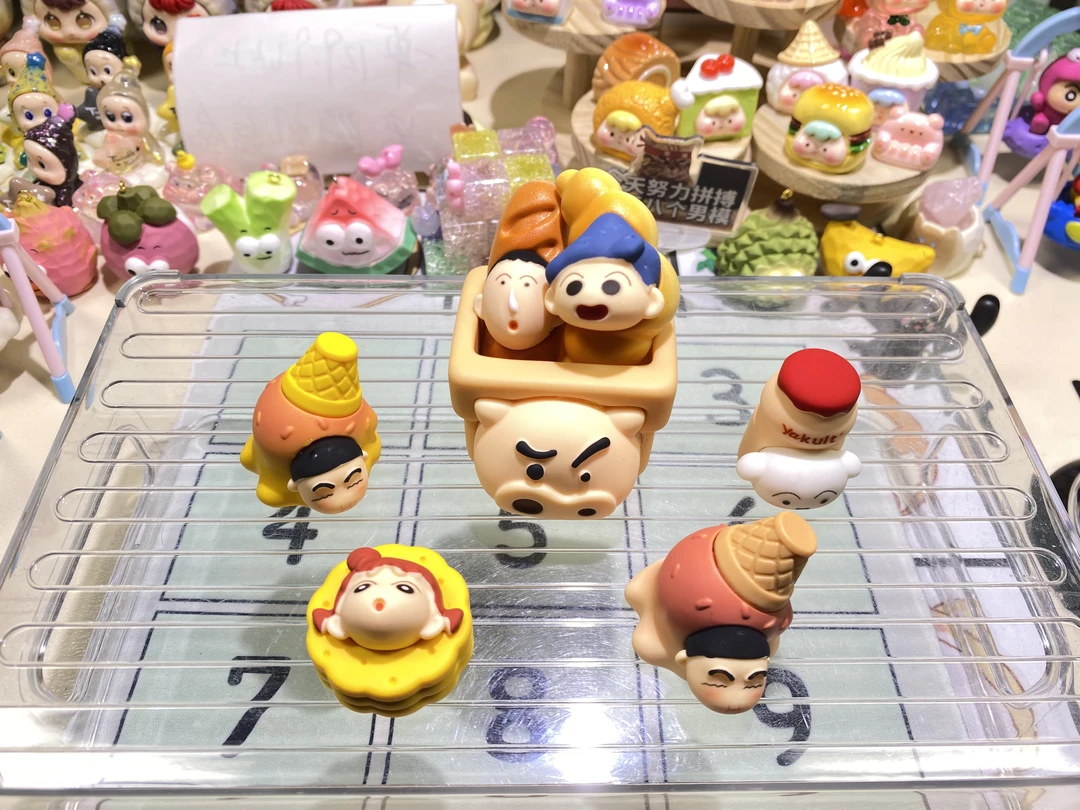 【蜡笔小新】实色可爱桌面车载DIY树脂饰品卡通摆件网红