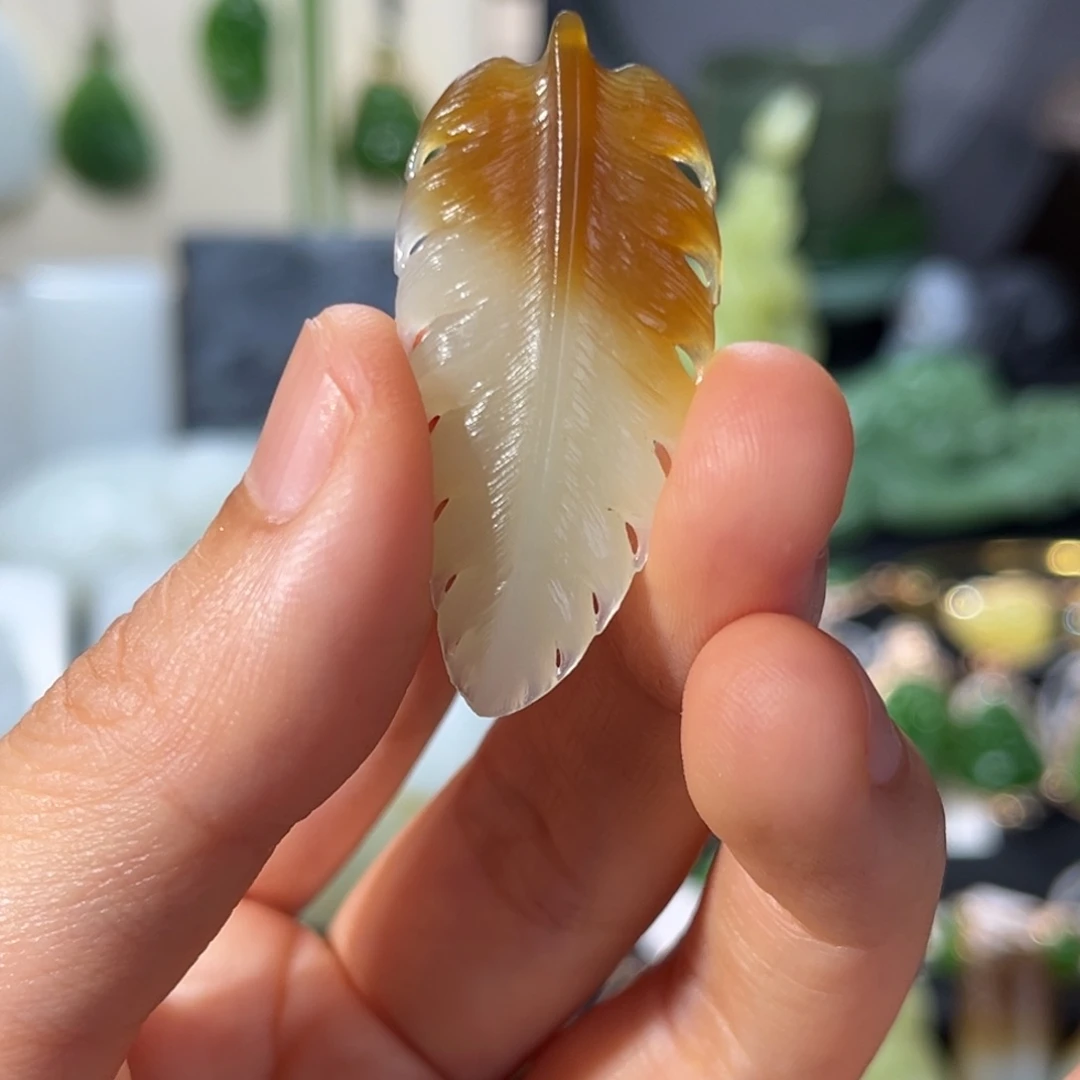 和田玉未镶嵌吊坠(赠链)