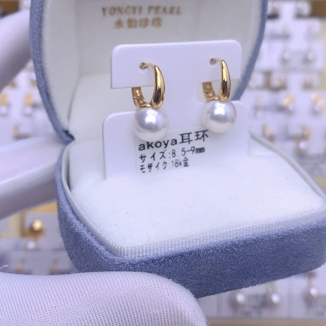 18K金镶嵌海水珍珠耳饰