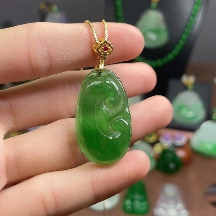 翡翠未镶嵌吊坠(赠链)