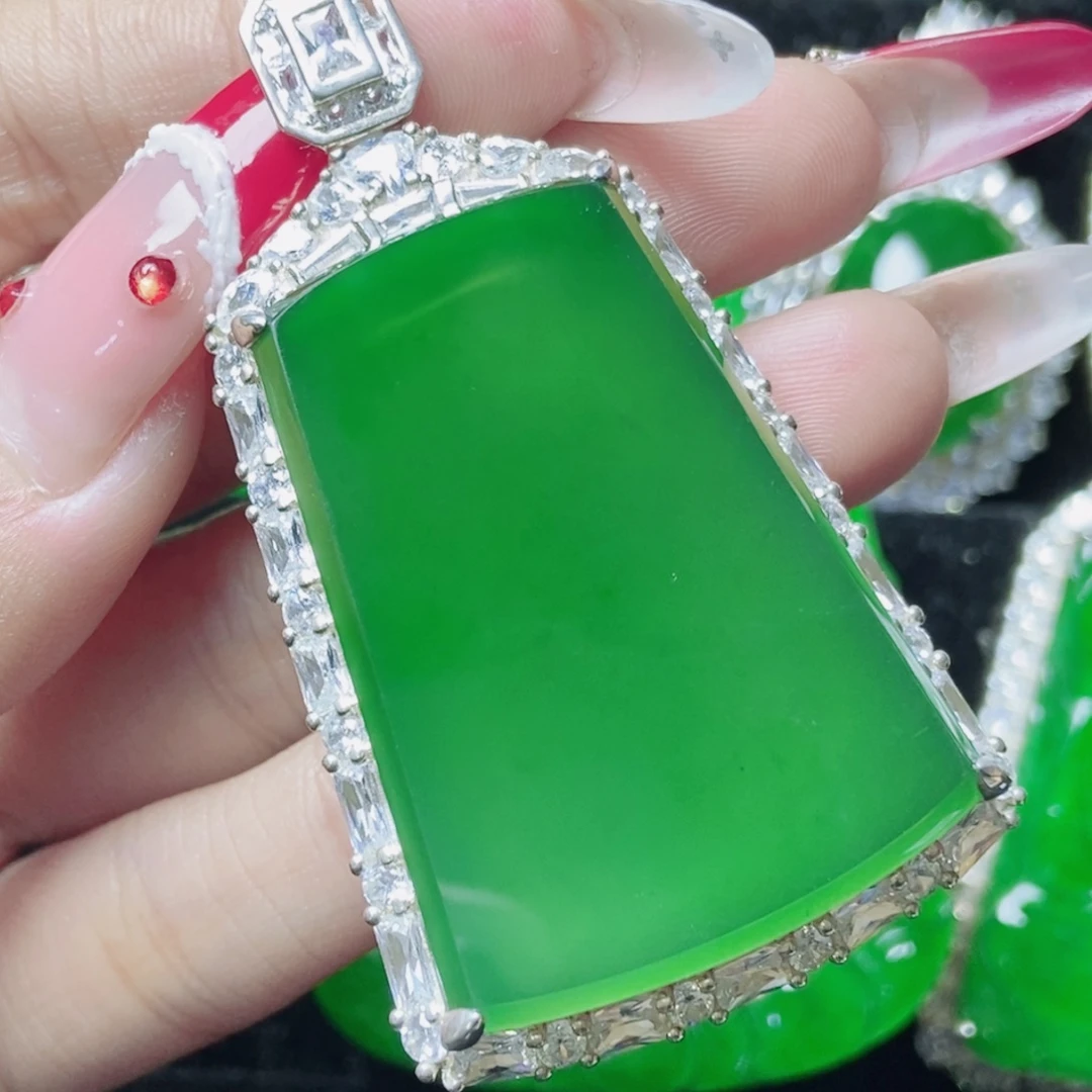 翡翠未镶嵌颈饰