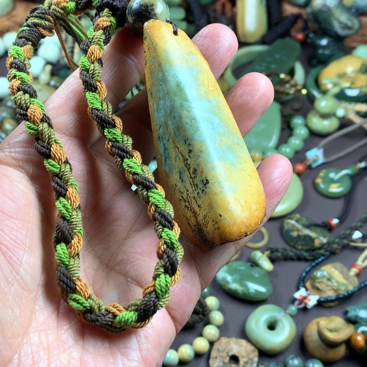 吊坠(赠链)未镶嵌岫岩河磨玉（透闪石质玉）