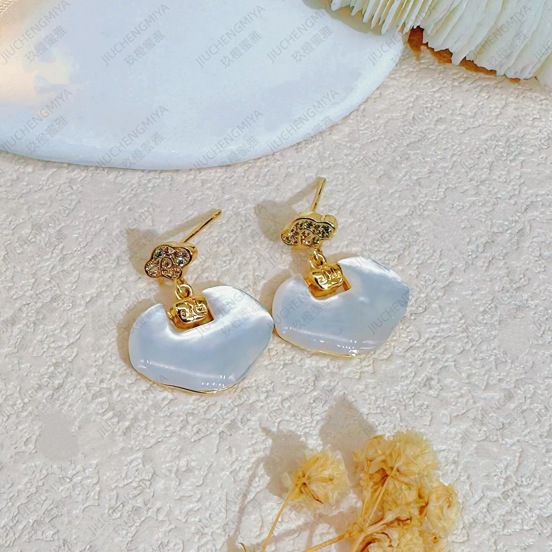 铜合金贝壳耳饰 蜜朵WD701春夏新中式高级感锁氛围感贝壳精美耳环