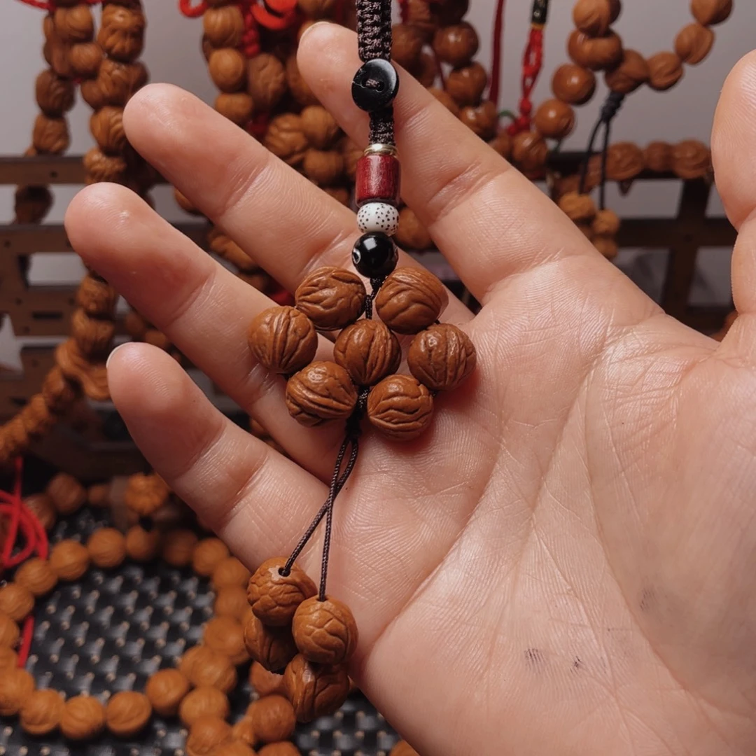 木质类龙纹桃枭挂件