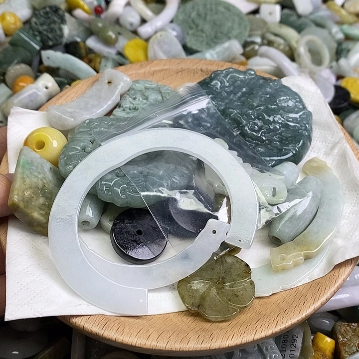 翡翠未镶嵌颈饰天然翡翠88