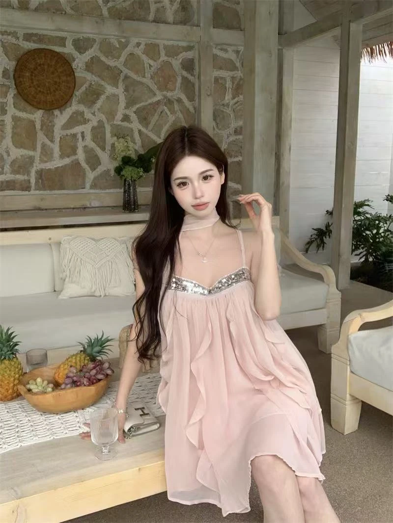 粉色荷叶边吊带连衣裙女2025夏季新款度假裙子纯欲短裙