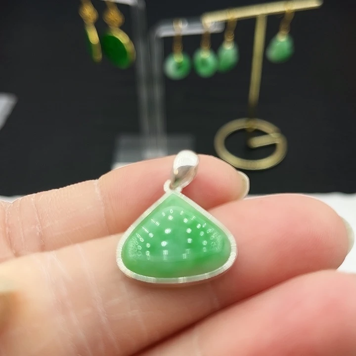 颈饰银S925镶嵌翡翠